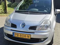 Grijs Gebruikt 2011 Renault Modus Night&Day MPV | € 2.300 (Goede deal)