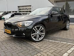 Zwart Gebruikt 2014 BMW 114 Sport Line Hatchback | € 5.950 (Eerlijke prijs)