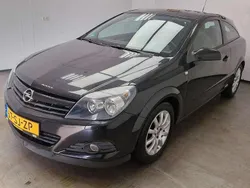 Zwart, metallic lak Gebruikt 2005 Opel Astra GTC Enjoy Hatchback | € 2.495 (Iets duurder)