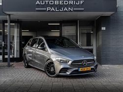 Grijs (metallic) Gebruikt 2019 Mercedes 200 Premium Plus MPV | € 24.999