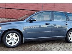 Blauw Gebruikt 2005 Volvo V50 Momentum Stationwagen | € 3.999 (Eerlijke prijs)