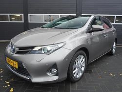 Bruin Gebruikt 2014 Toyota Auris Hatchback | € 9.900 (Eerlijke prijs)