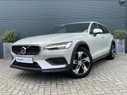 Grijs Gebruikt 2020 Volvo V60 CC Pro Stationwagen | € 37.500 (Eerlijke prijs)