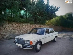 Wit Gebruikt 1982 Mercedes 240 Sedan | € 8.999