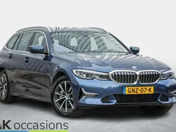 Blauw Gebruikt 2022 BMW 330e Basis Stationwagen | € 38.950 (Eerlijke prijs)