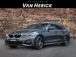 Grijs Gebruikt 2022 BMW 330 M Sport Stationwagen | € 32.945 (Goede deal)