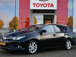 Zwart Gebruikt 2016 Toyota Auris Hybrid Trend Hatchback | € 14.499 (Iets duurder)