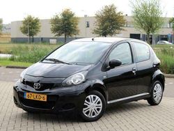Zwart Gebruikt 2010 Toyota Aygo Comfort Hatchback | € 2.999 (Eerlijke prijs)