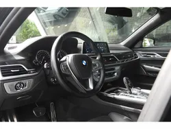 Saphirschwarz (donker zwart metallic) Gebruikt 2018 BMW 740 Comfort Edition Sedan | € 41.950 (Eerlijke prijs)
