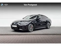 Saphirschwarz metallic (zwart metallic) Gebruikt 2023 BMW i4 Comfort Edition Sedan | € 54.900 (Eerlijke prijs)