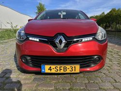 Rood Gebruikt 2013 Renault Clio IV Expression Hatchback | € 4.499 (Eerlijke prijs)