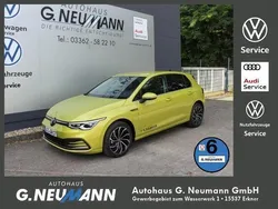 Geel Gebruikt 2023 VW Golf VIII Style Sedan | € 29.256 (Goede deal)