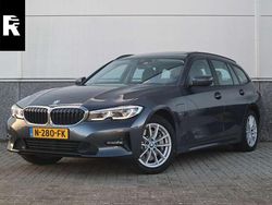 Grijs (metallic) Gebruikt 2021 BMW 330e Basis Stationwagen | € 24.895 (Super prijs)