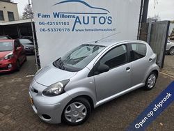 Grijs Gebruikt 2012 Toyota Aygo Hatchback | € 2.929 (Eerlijke prijs)