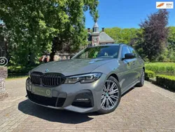 Grijs, metallic lak Gebruikt 2021 BMW 330e M Sport Stationwagen | € 33.444 (Eerlijke prijs)