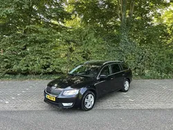 Zwart Gebruikt 2015 Skoda Octavia Elegance Stationwagen | € 7.250 (Eerlijke prijs)