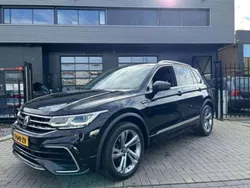 Zwart Gebruikt 2021 VW Tiguan R-line SUV | € 35.499 (Eerlijke prijs)