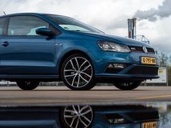 Blauw Gebruikt 2015 VW Polo Sportline Hatchback | € 10.495 (Goede deal)
