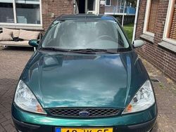 Groen Gebruikt 2002 Ford Focus Ghia Sedan | € 2.500 (Iets duurder)