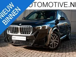 Zwart, metallic lak Gebruikt 2024 BMW X1 M Sport SUV | € 49.990 (Eerlijke prijs)