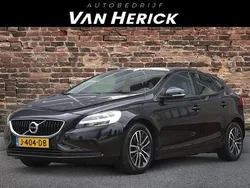 Zwart Gebruikt 2017 Volvo V40 Inscription Stationwagen | € 14.945 (Eerlijke prijs)