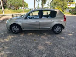 Grijs Gebruikt 2009 Dacia Sandero Lauréate Hatchback | € 2.250 (Goede deal)