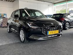 Zwart Gebruikt 2025 Suzuki Swift Comfort Hatchback | € 18.975 (Eerlijke prijs)