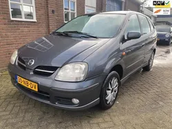 Grijs Gebruikt 2003 Nissan Almera Tino Acenta MPV | € 1.749 (Eerlijke prijs)