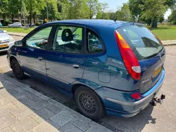 Blauw Gebruikt 2000 Nissan Almera Tino MPV | € 2.000 (Duur)