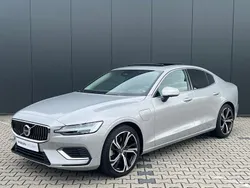 Grijs Gebruikt 2024 Volvo S60 Ultimate Sedan | € 42.940 (Iets duurder)