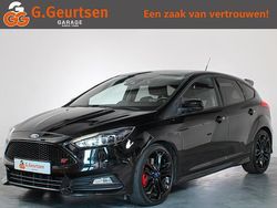 Zwart Gebruikt 2017 Ford Focus ST Hatchback | € 17.900 (Eerlijke prijs)