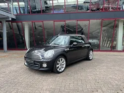 Bruin, metallic lak Gebruikt 2015 Mini Cooper Cabriolet Cabriolet | € 11.950 (Eerlijke prijs)