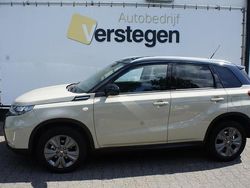 Bruin (metallic) Gebruikt 2025 Suzuki Vitara SUV | € 27.950 (Eerlijke prijs)