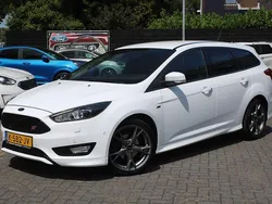 Wit Gebruikt 2018 Ford Focus ST-Line Stationwagen | € 13.995 (Goede deal)