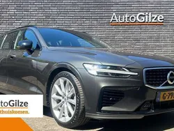 Grijs, metallic lak Gebruikt 2019 Volvo V60 R-Design Stationwagen | € 31.945 (Eerlijke prijs)