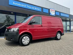 Rood Gebruikt 2015 VW T5 Van | € 9.499