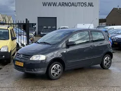 Grijs, metallic lak Gebruikt 2007 VW Fox Trendline Hatchback | € 1.195 (Eerlijke prijs)