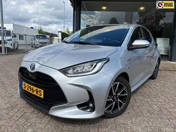 Grijs Gebruikt 2021 Toyota Yaris Hatchback | € 18.995 (Eerlijke prijs)