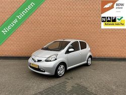 Grijs Gebruikt 2007 Toyota Aygo Hatchback | € 2.895 (Eerlijke prijs)