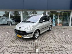 Grijs, metallic lak Gebruikt 2008 Peugeot 1007 Hatchback | € 2.750 (Eerlijke prijs)