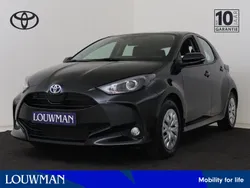 Zwart Gebruikt 2024 Toyota Yaris Hybrid Active Hatchback | € 23.950 (Eerlijke prijs)