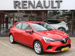 Rood metallic Gebruikt 2021 Renault Clio V Zen Hatchback | € 14.850 (Eerlijke prijs)