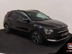 Zwart, metallic lak Gebruikt 2022 Kia Niro SUV | € 29.990 (Eerlijke prijs)