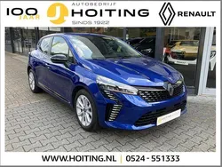Blue iron (blauw metallic) Gebruikt 2024 Renault Clio V Evolution Hatchback | € 18.950 (Eerlijke prijs)