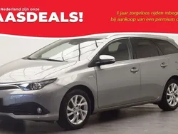 Grijs Gebruikt 2017 Toyota Auris Touring Sports Stationwagen | € 18.995 (Iets duurder)