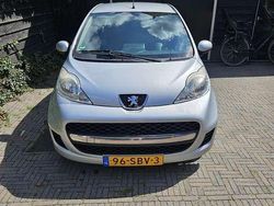 Grijs Gebruikt 2011 Peugeot 107 Hatchback | € 4.000 (Goede deal)