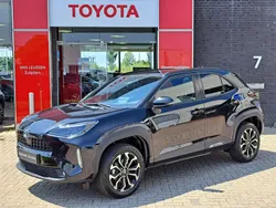Zwart Gebruikt 2024 Toyota Yaris Cross SUV | € 30.400 (Eerlijke prijs)