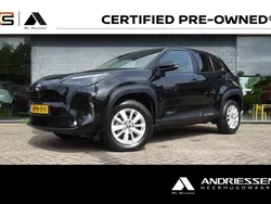 Zwart, metallic lak Gebruikt 2024 Toyota Yaris Cross Business Edition SUV | € 28.750 (Eerlijke prijs)
