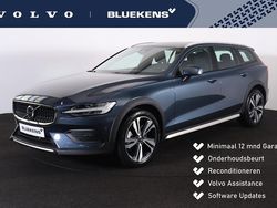 Blauw Gebruikt 2024 Volvo V60 CC Plus Stationwagen | € 52.900 (Eerlijke prijs)