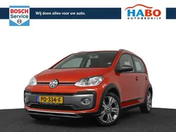 Oranje Gebruikt 2017 VW cross up! Hatchback | € 13.345